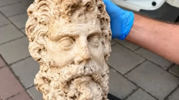 Cabeça de Zeus com 2 mil anos é apreendida na Turquia; três suspeitos são detidos