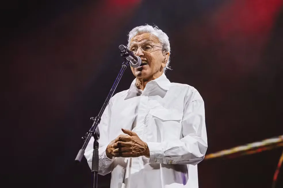 Justiça manda retirar vídeo contra Caetano Veloso e cantor pede R$ 50 mil de indenização
