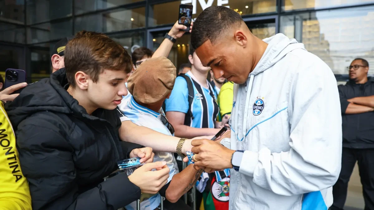 Grêmio net: com 5 desfalques, time busca 1ª vitória fora hoje
