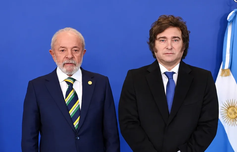 Lula evita confronto com Milei após saída de Flávio e prepara resposta diplomática