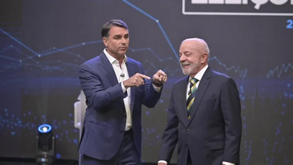 Lula amplia votação no DF, enquanto Flávio Bolsonaro recebe menos votos que o pai em 2022