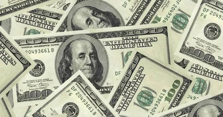 Dólar supera R$ 5,40 e Ibovespa cai diante de incertezas fiscais após eleição