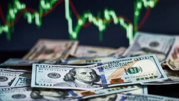 Dólar volta a subir e chega a R$ 5,35 com juros dos EUA e contas públicas no radar