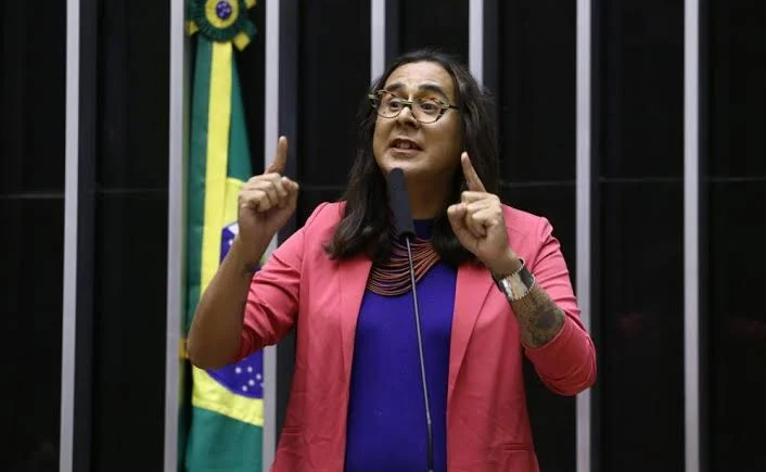 Duda Salabert pede suspensão do salário e cassação do mandato de Flávio Bolsonaro