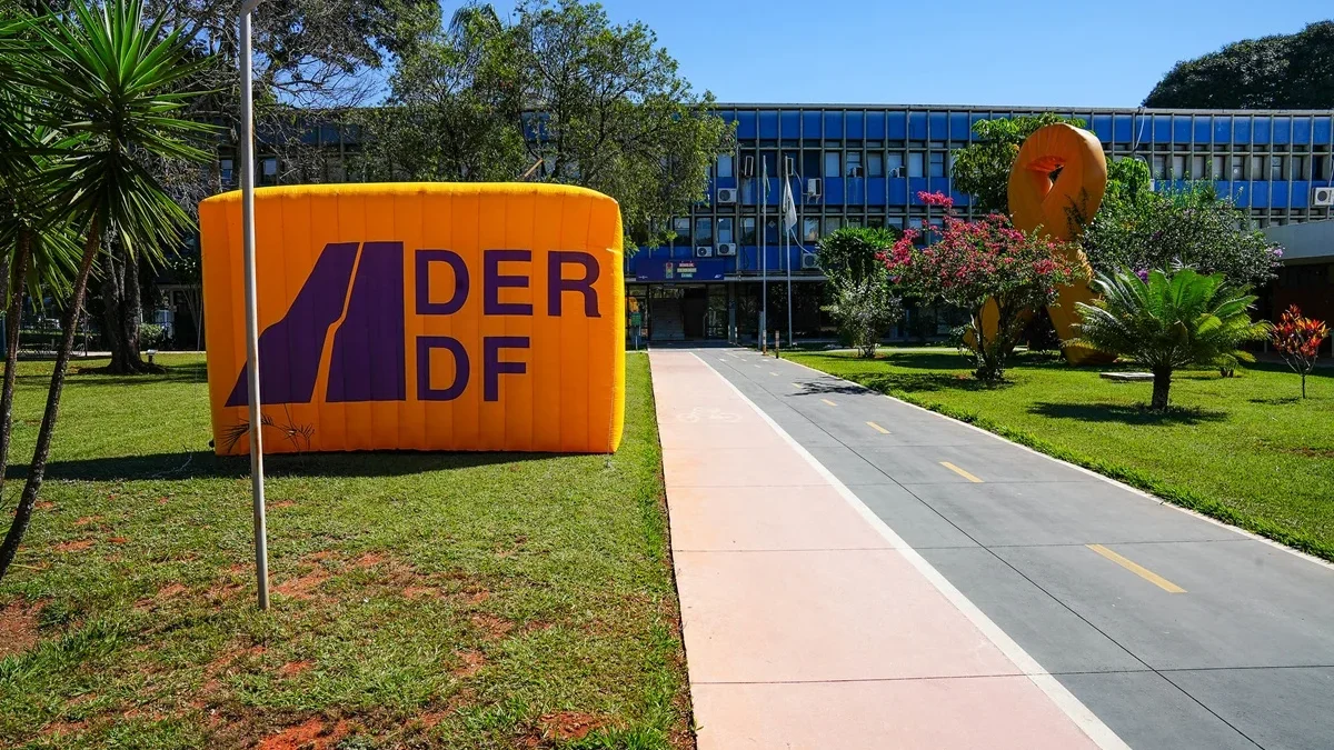 DER-DF suspende CNHs de 100 motoristas por infrações graves; confira a lista