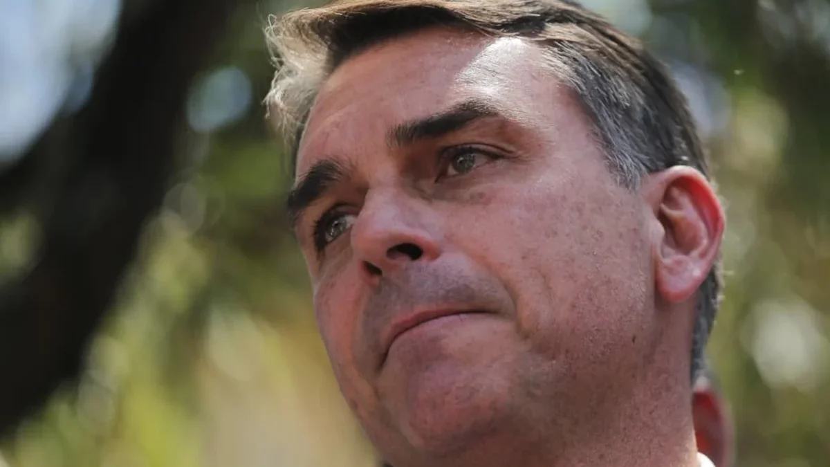Derrota de Flávio Bolsonaro não encerra investigações; veja o que acontece agora