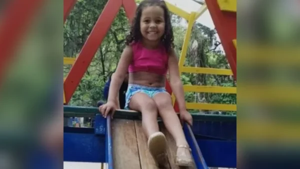 Lula leva mãe de menina morta por tiro de PM ao debate contra Flávio Bolsonaro