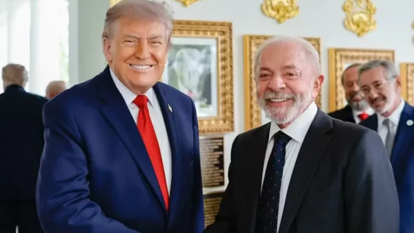 Trump pode não reconhecer reeleição de Lula após polêmica sobre horário de votação