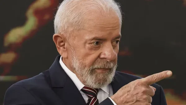 Lula vira e supera Flávio Bolsonaro na cidade do Rio de Janeiro no segundo turno