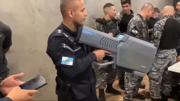 PM e Polícia Civil do Rio recebem fuzis antidrones para reforçar combate ao crime organizado