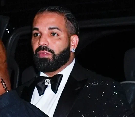 Drake completa 40 anos e presenteia convidados com bolsas Hermès e Chanel