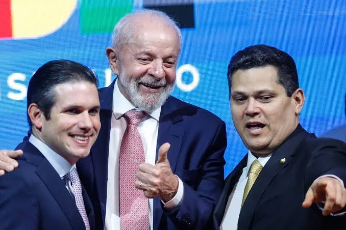 Lula é reeleito, mas terá de negociar com Congresso de oposição fortalecida