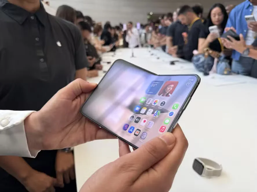 Teste revela desgaste na tela do iPhone Duo após 3 mil dobras e expõe mecanismo