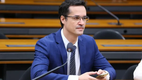 PT mira mandato de Deltan Dallagnol após eleição ao Senado e provoca reação do ex-procurador