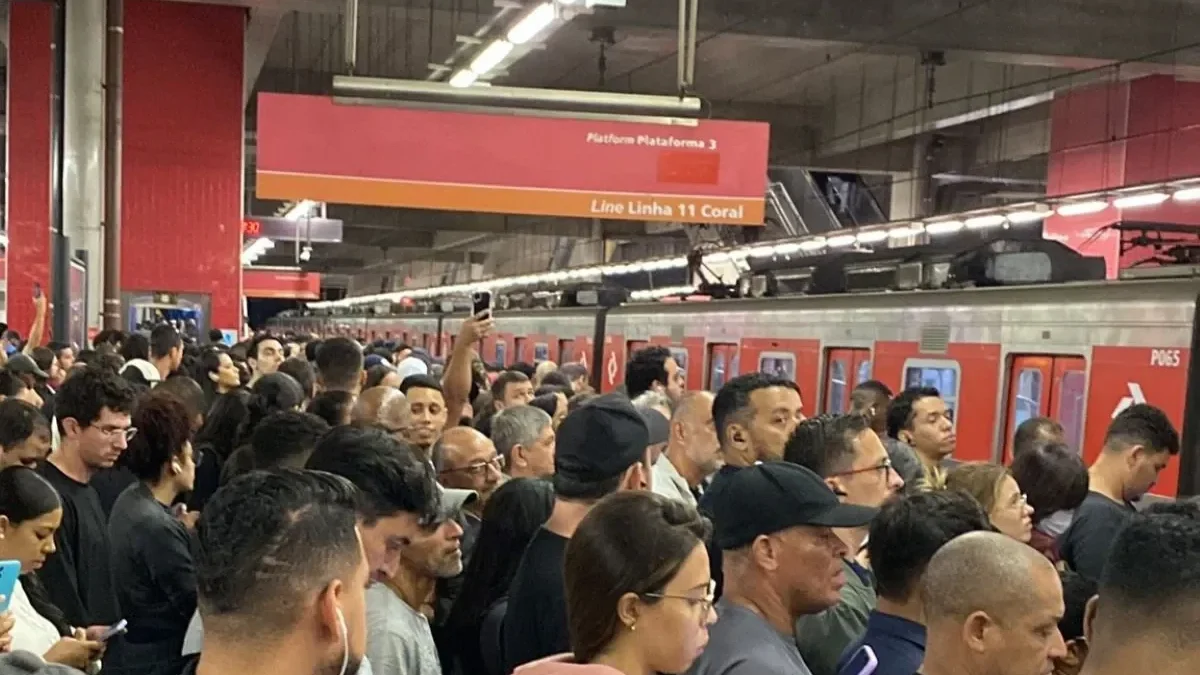 Falha na Linha 11-Coral causa lentidão e lotação em estações de São Paulo nesta sexta (23)