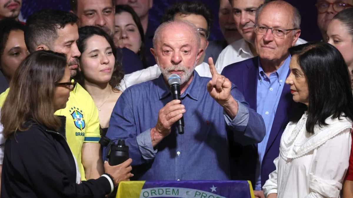 Após reeleição, Lula se reúne com chanceler e assessores internacionais e articula encontros com Congresso