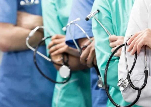 Saúde do DF convoca mais de 150 médicos temporários; veja o prazo para entrega de documentos