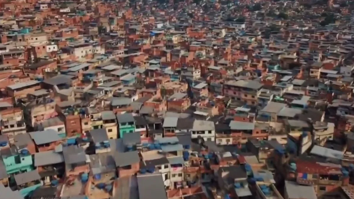 Criança é baleada durante comemoração no Complexo da Penha, no Rio