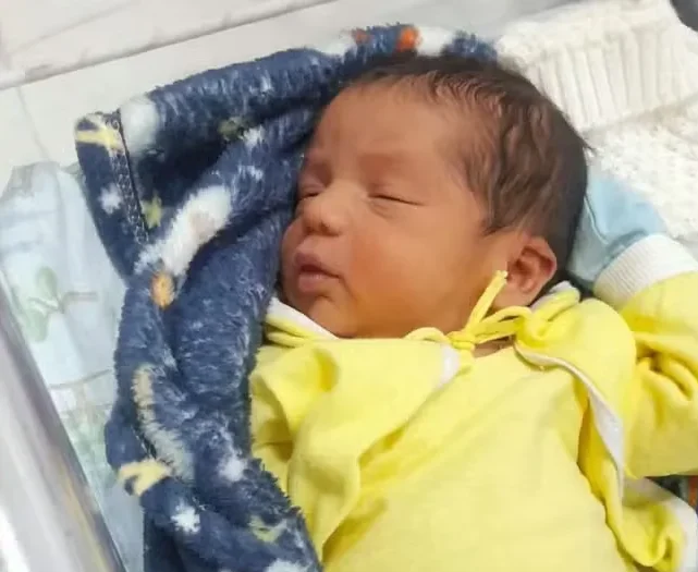 Bebê de 40 dias depende de oxigênio e família faz apelo por cirurgia urgente no coração