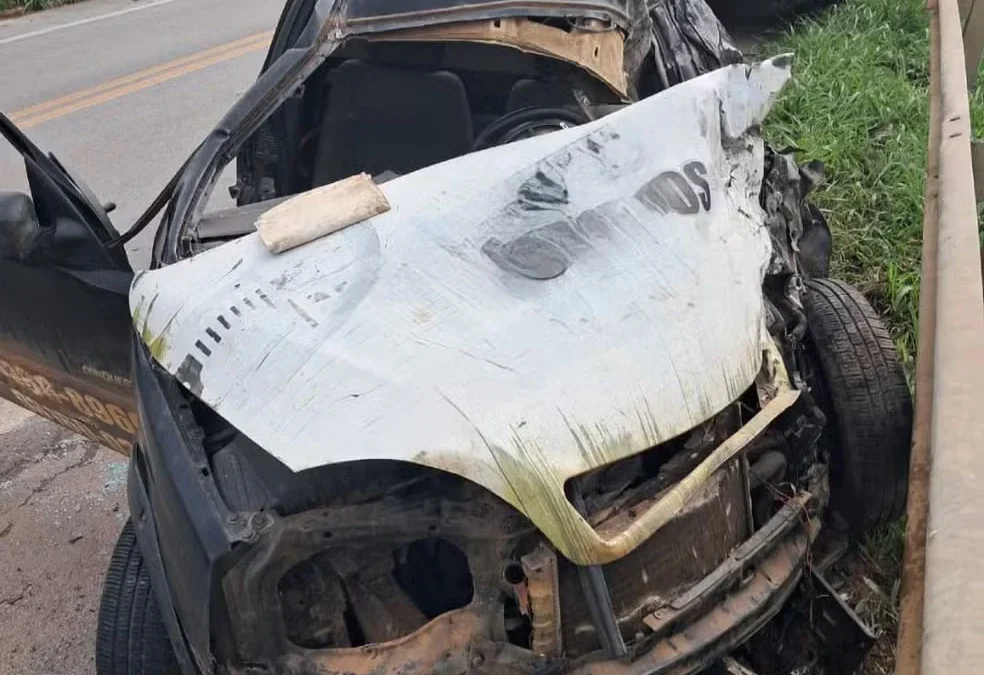 Motorista morre após caminhonete aquaplanar e bater de frente com carreta na MG-050