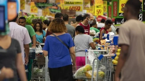 Consumo em supermercados sobe 6,5% após veto às bets, aponta levantamento da Abras