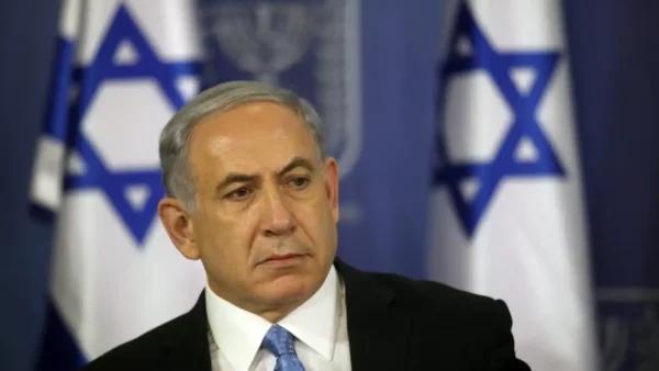 Netanyahu fica sem maioria parlamentar e acusa fraude eleitoral