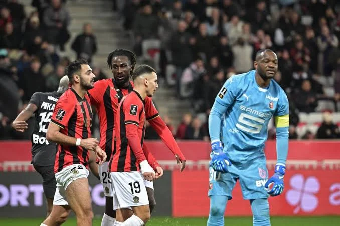 Nice abre 3 a 1 sobre o Rennes com gols de Elye Wahi e Jonathan Clauss