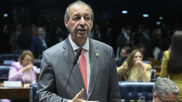 Omar Aziz vence eleição e volta ao comando do governo do Amazonas