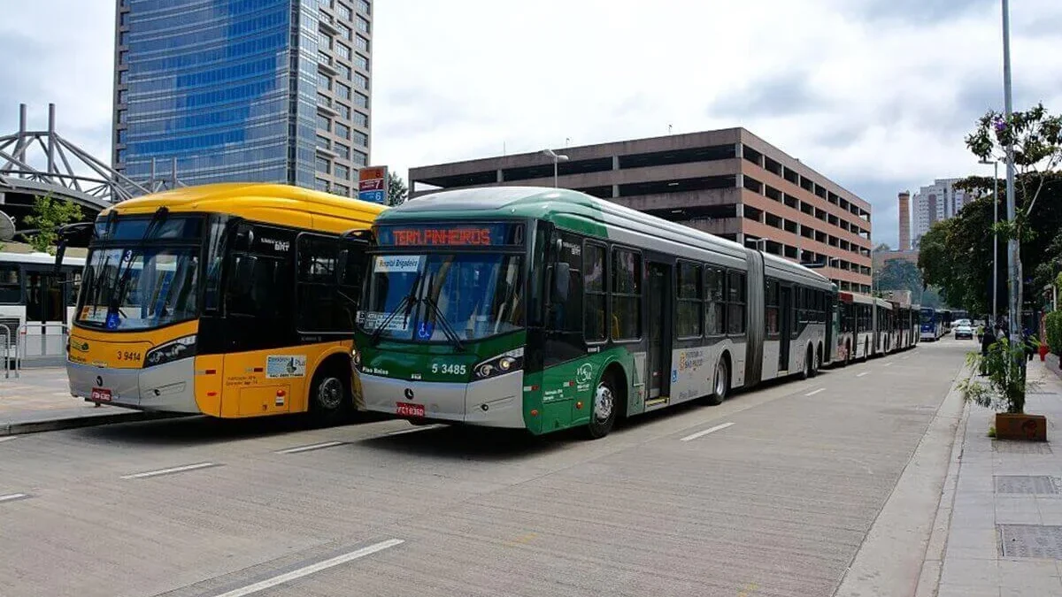 Ônibus de São Paulo terão frota de dias úteis no segundo turno das eleições de 2026