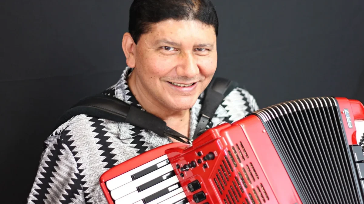 Morre Oswaldinho do Acordeon aos 72 anos e emociona fãs