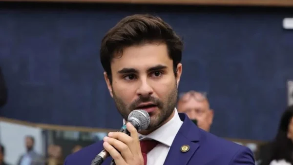 Pedro Rousseff, sobrinho-neto de Dilma, sofre acidente de carro na Fernão Dias