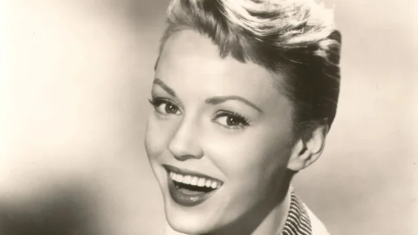 Morre Peggy King, atriz e cantora com estrela na Calçada da Fama, aos 96 anos