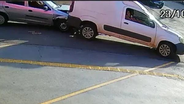 Mulher é suspeita de atropelar genro e persegui-lo até carro capotar em Goiás