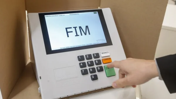 Eleições 2026: Que horas começa a apuração dos votos?