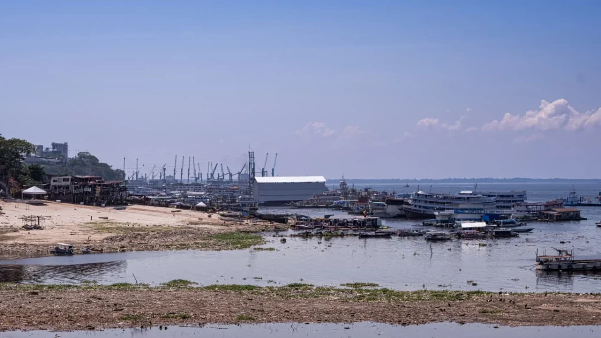 Rio Negro baixa 2 metros em 25 dias e fica abaixo do nível de 2025