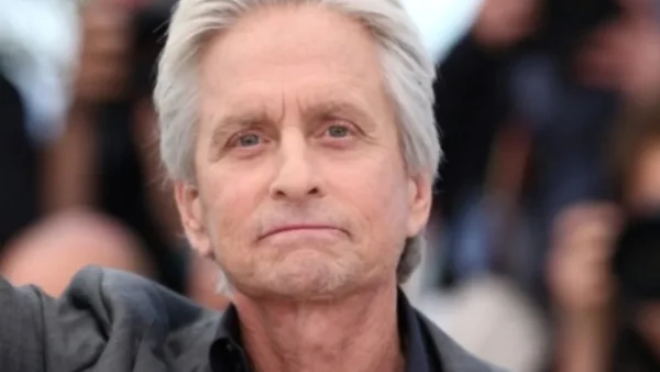 Michael Douglas e Catherine Zeta-Jones apoiam doação de US$50 mi