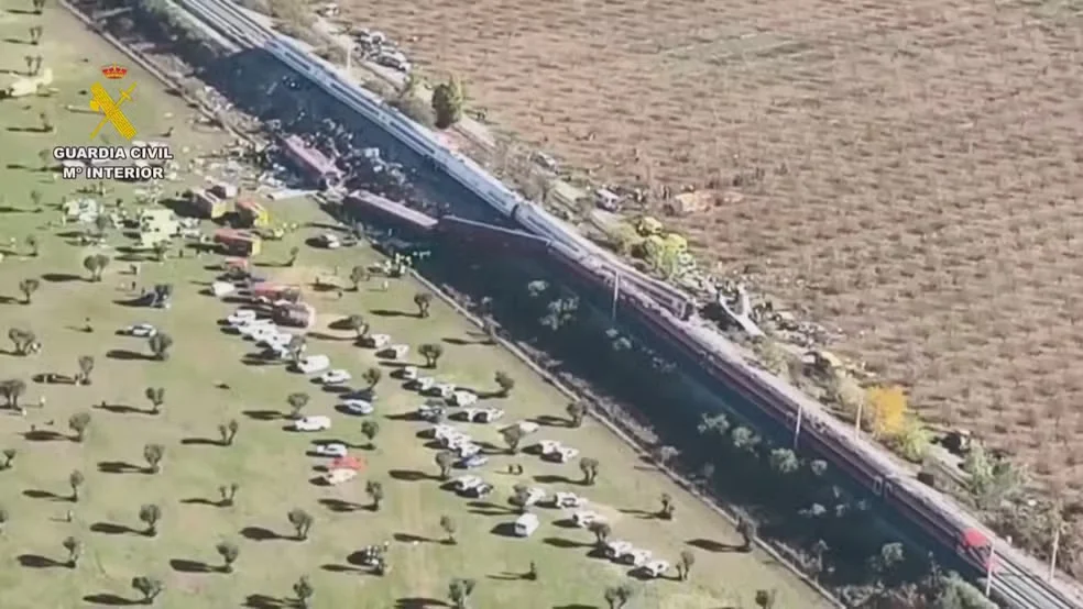 VÍDEO: Colisão de trens deixa 64 mortos na Espanha; Brasil lamenta tragédia ferroviária