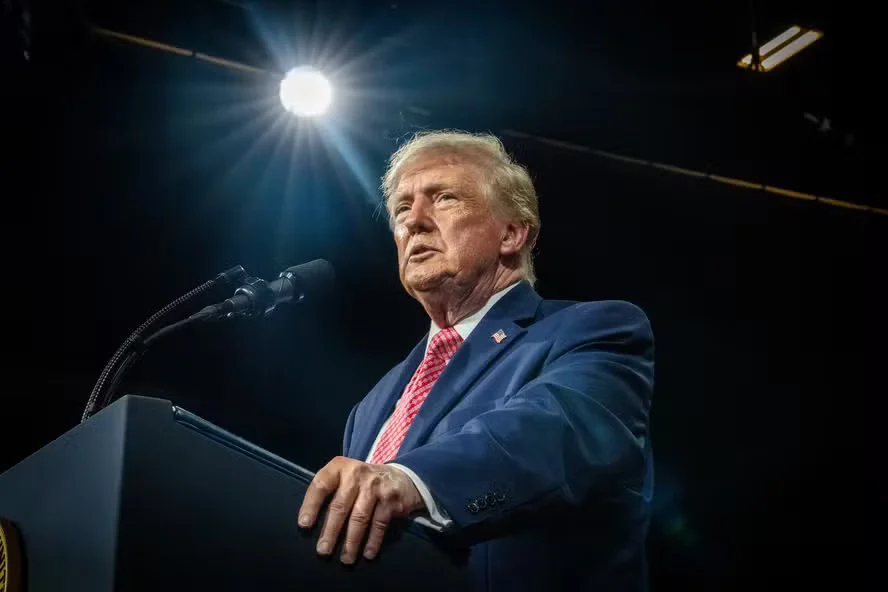 Trump evita escolher entre Lula e Flávio Bolsonaro e diz que acompanha eleição brasileira