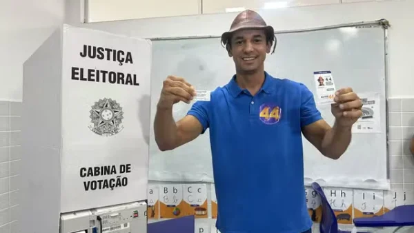 Allyson Bezerra vota em Mossoró na disputa pelo governo do RN neste segundo turno