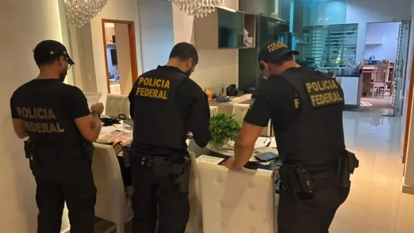 PF investiga queimadas e degradação ambiental no Amazonas; irmão de ex-prefeito é alvo